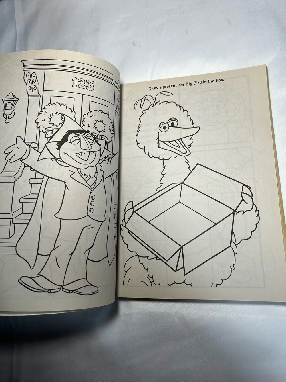 2009 Sesame Street A Flurry of Friends Coloring Activity Book 288 Pages New